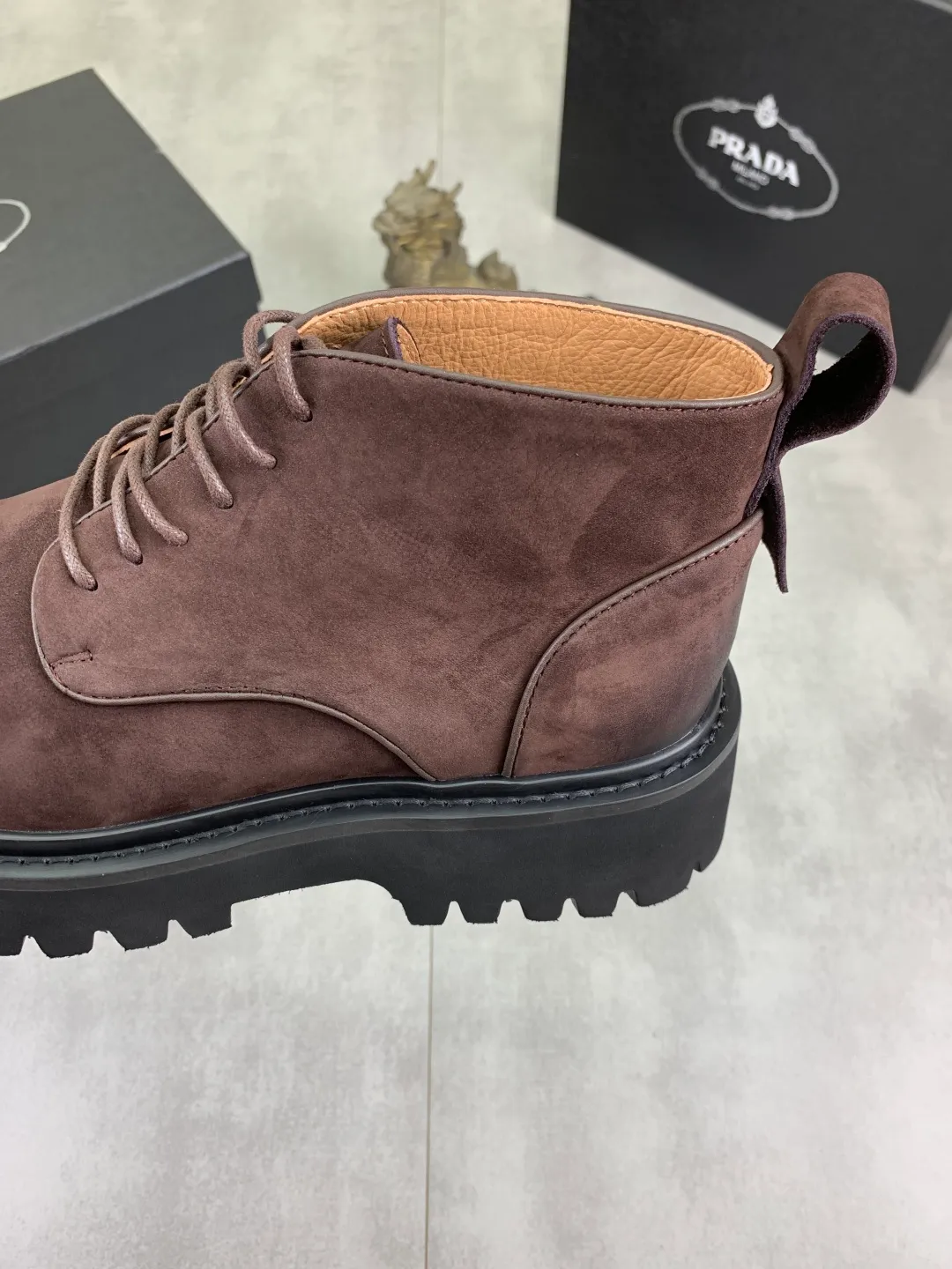 Men's shoes 💰P560 💰[New style]🔥🆕Hot model [PRADA]Prada🔝High-top Chelsea Martin boots are a high-end brand of men's shoes. The uppers are made of top-layer calfskin imported from Italy➕top-layer pigskin lining for the feet🔥, making walking more convenient and comfortable! Exclusive new style, stunning work [color]! Create a fashionable personality to set off your uniqueness! Create a fashionable personality to set off your uniqueness! A must-have for trendy men! Classic🔥super wear-resistant rubber outsole, size: 38-44 (45 can be customized) black or brown🉑️choose